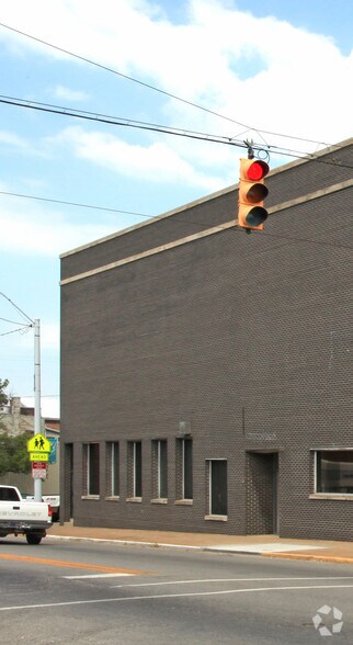 101 N Hart St, Princeton, IN à louer - Photo de l’immeuble – Image 2 sur 18