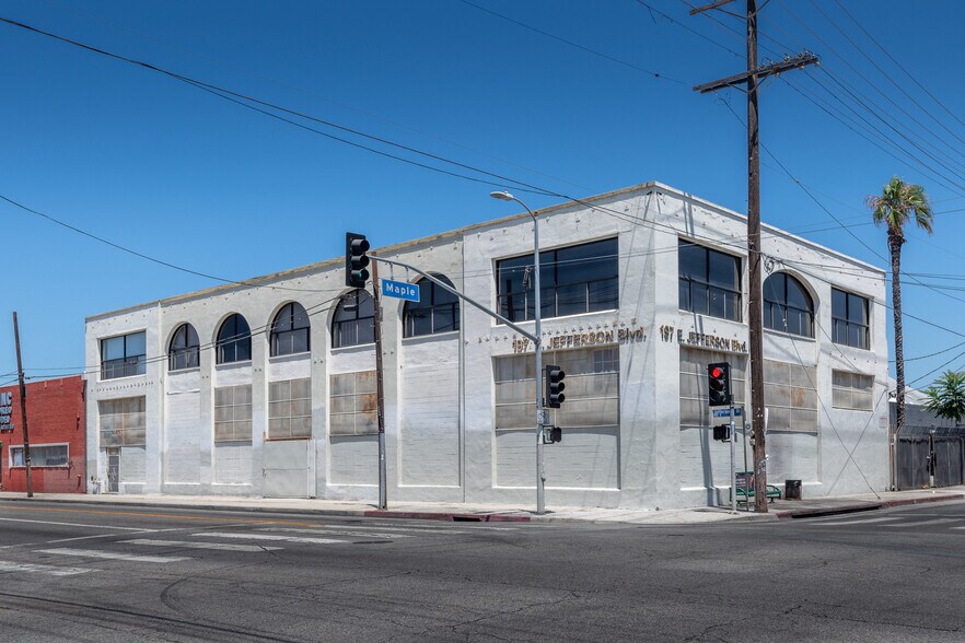 197 E Jefferson Blvd, Los Angeles, CA à vendre - Photo de l’immeuble – Image 2 sur 59