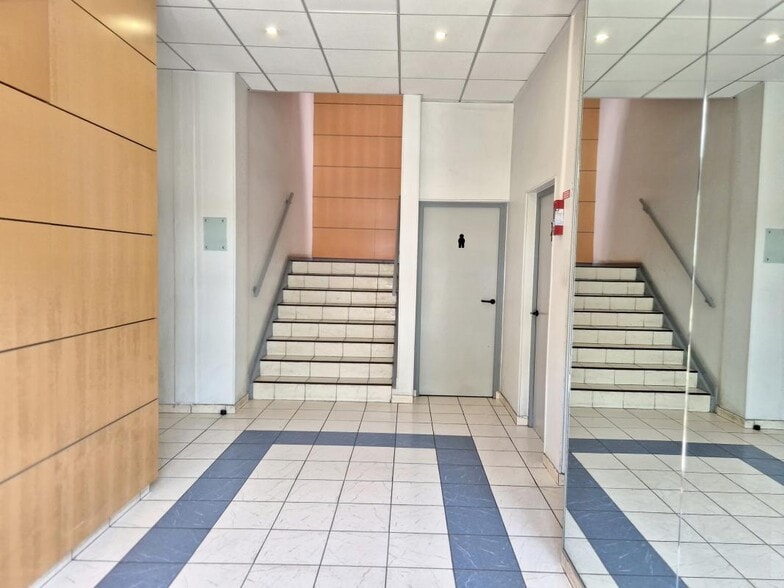 Bureau dans Lognes à louer - Photo de l’immeuble – Image 3 sur 12