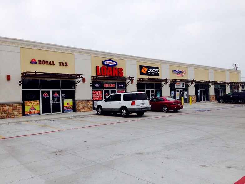 1920 San Bernardo Ave, Laredo, TX à louer - Photo principale – Image 2 sur 18