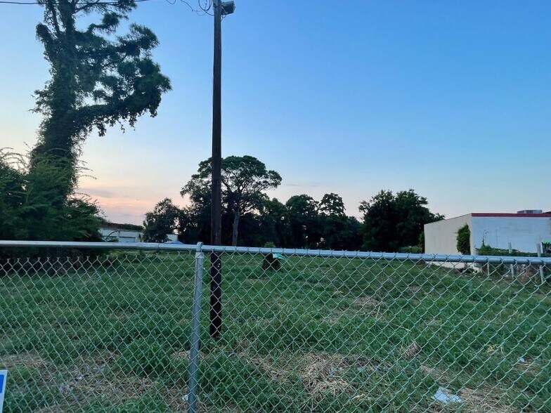 7931 Chef Menteur Hwy, New Orleans, LA à vendre - Photo de l’immeuble – Image 2 sur 8