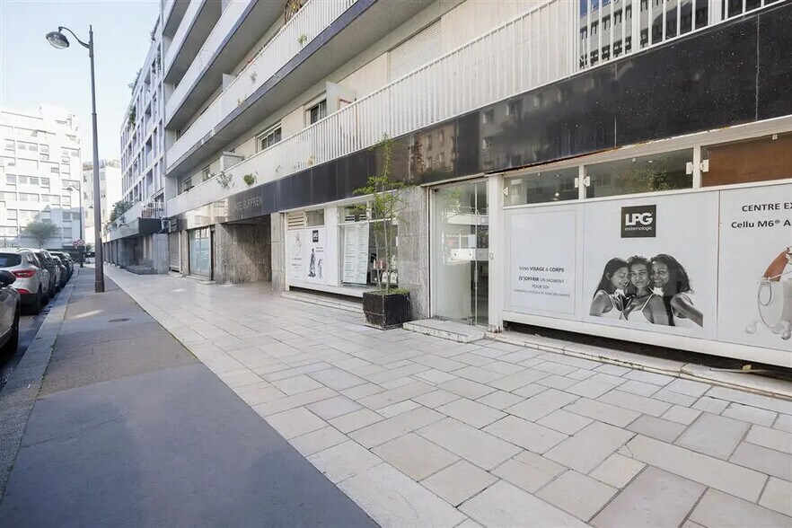 Local commercial dans Paris à louer - Photo de l’immeuble – Image 1 sur 9