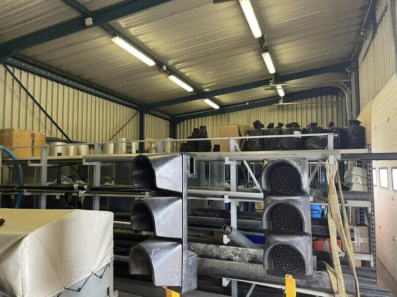 Local d'activités dans Dourdan à vendre - Photo de l’immeuble – Image 2 sur 7