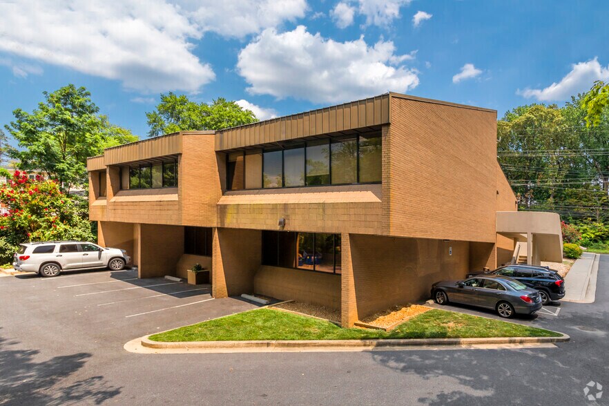 11404 Old Georgetown Rd, Rockville, MD à louer - Photo de l’immeuble – Image 3 sur 5