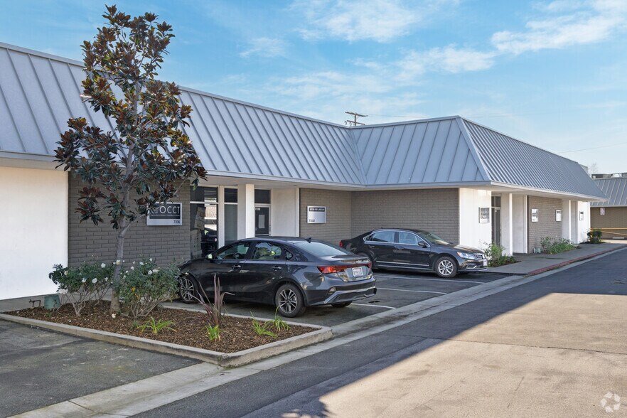 7212-7256 Garden Grove Blvd, Westminster, CA à louer - Photo de l’immeuble – Image 3 sur 8