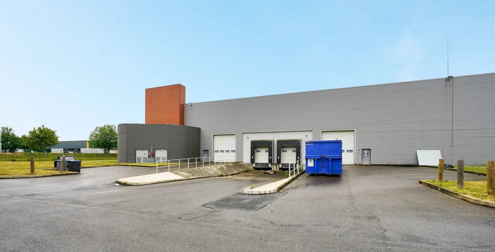 Industriel/Logistique dans Lieusaint à louer Photo de l’immeuble– Image 1 sur 6