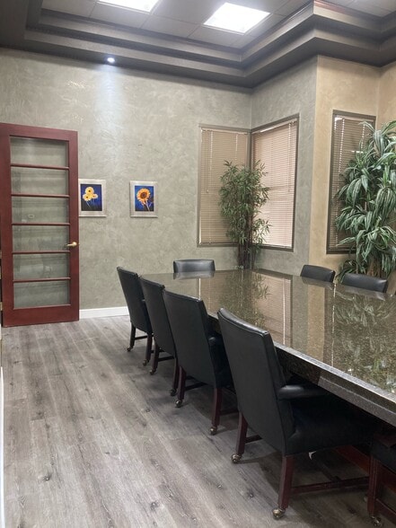 64 N Pecos Rd, Henderson, NV à louer - Photo intérieure – Image 1 sur 9