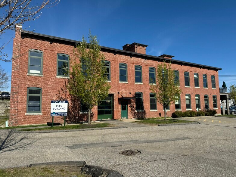 102 Main St, Saco, ME à louer - Photo de l’immeuble – Image 1 sur 14