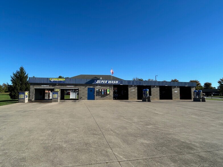 3108 Blackiston Mill Rd, New Albany, IN à vendre - Photo de l’immeuble – Image 1 sur 19