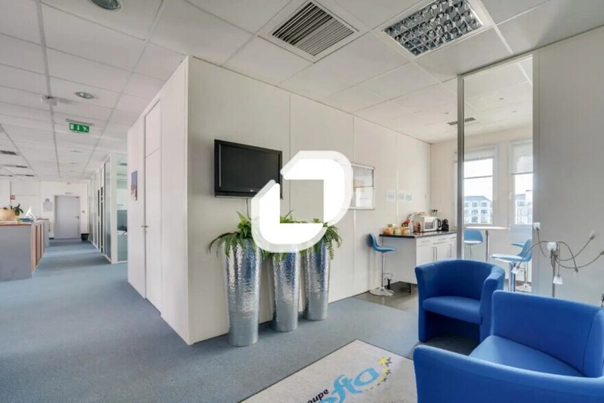 Bureau dans Chessy à louer - Photo de l’immeuble – Image 2 sur 11