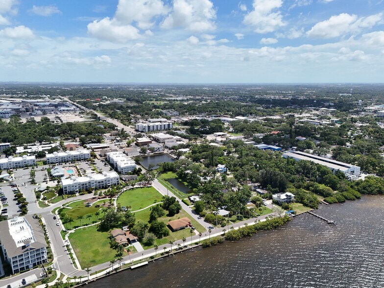 902 Riverside Dr E, Bradenton, FL à vendre - Photo de l’immeuble – Image 3 sur 4