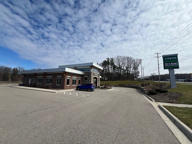 2757-2775 44th St NW, Grand Rapids, MI à louer - Photo de l’immeuble – Image 1 sur 8