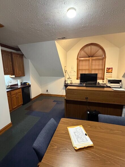 70 E Main St, Greenwood, IN à louer - Photo intérieure – Image 1 sur 15