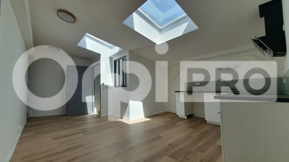 Local commercial dans Servon à louer - Photo intérieure – Image 3 sur 11