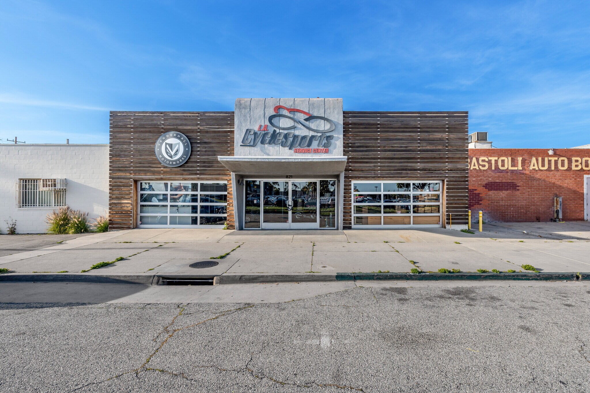 821 W Olive St, Inglewood, CA à louer Photo de l’immeuble– Image 1 sur 11