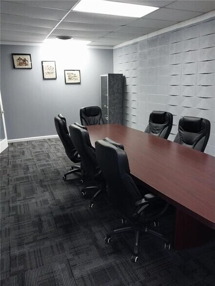 2102 N Oakland Ave, Decatur, IL à vendre - Photo de l’immeuble – Image 1 sur 13