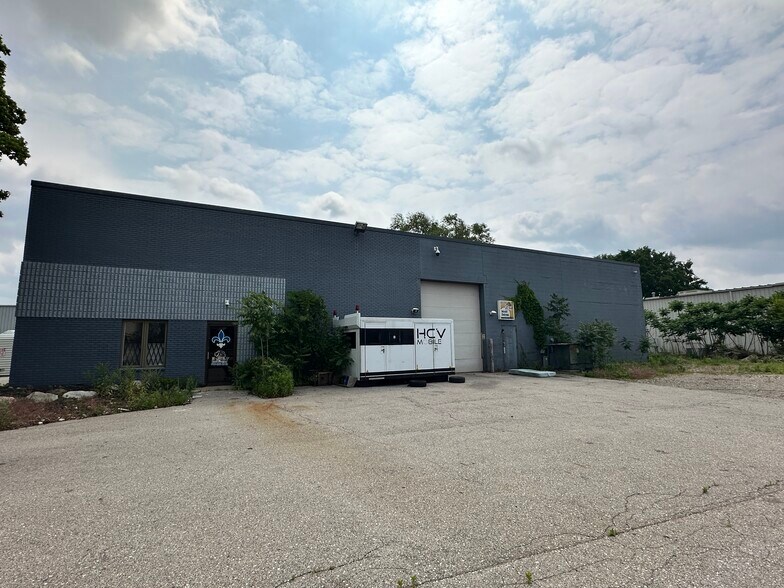 3529 Lousma Dr SE, Wyoming, MI à louer - Photo de l’immeuble – Image 2 sur 17