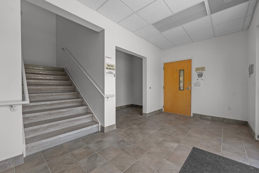 2961 Crouse Ln, Burlington, NC à vendre - Photo de l’immeuble – Image 3 sur 52