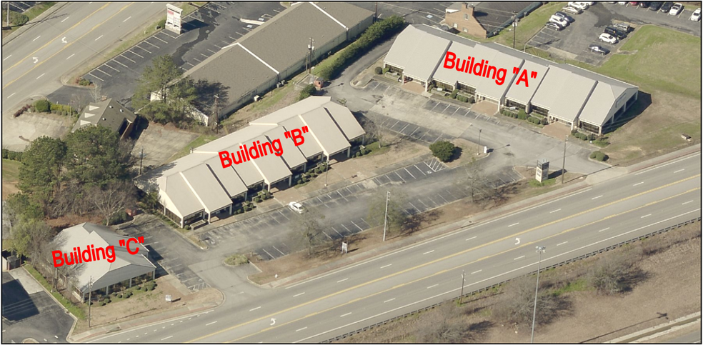 3200 Riverside Dr, Macon-Bibb, GA à louer - Photo principale – Image 1 sur 2