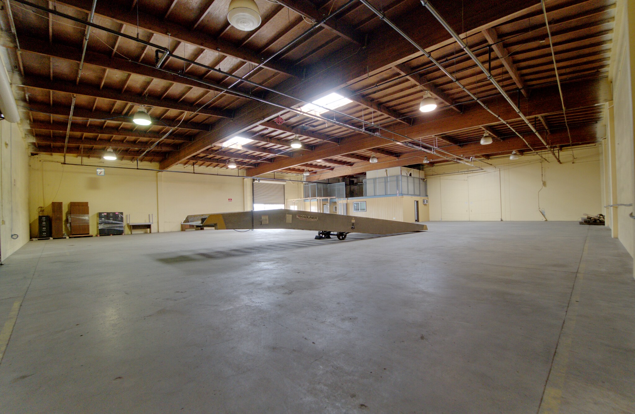 11350 Wright Rd, Lynwood, CA à louer Photo de l’immeuble– Image 1 sur 7
