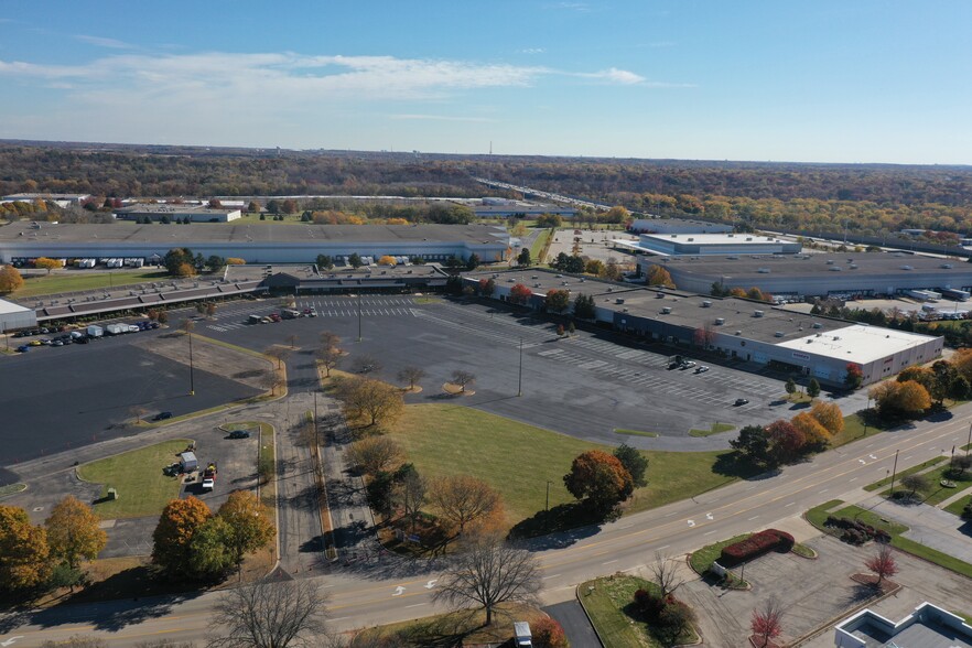 400-440 Airport Rd, Elgin, IL à vendre - Photo de l’immeuble – Image 2 sur 7