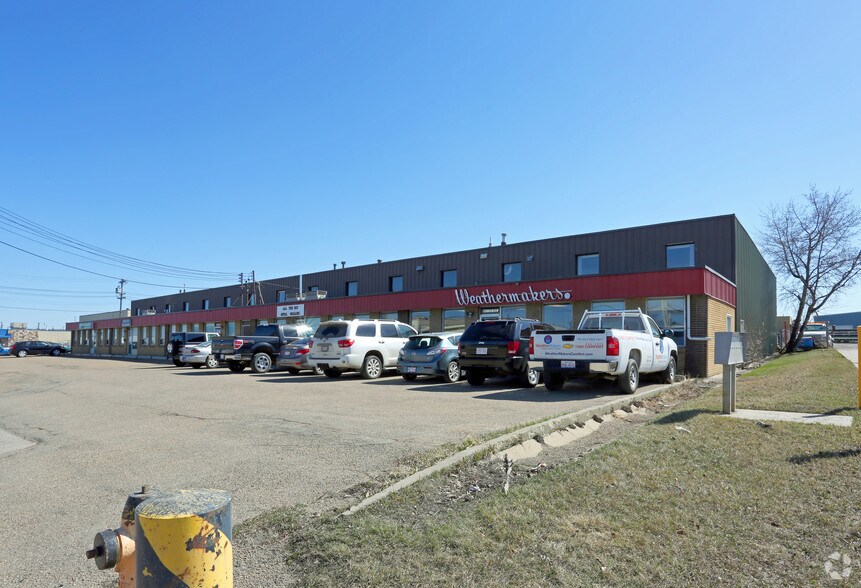 9433 58 Av NW, Edmonton, AB à louer - Photo de l’immeuble – Image 2 sur 6
