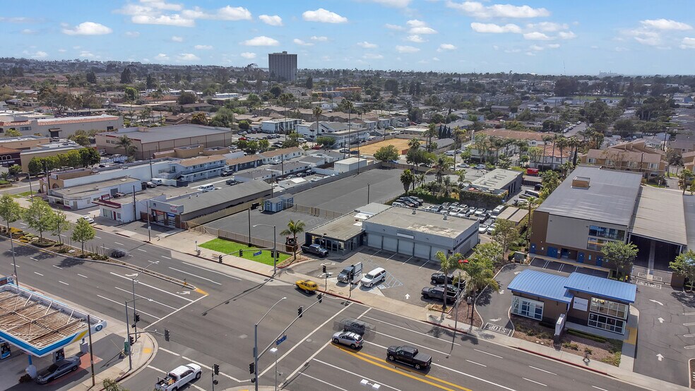 2045 Harbor Blvd, Costa Mesa, CA à louer - Photo de l’immeuble – Image 3 sur 22