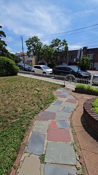 10764 92nd St, Ozone Park, NY à vendre - Vidéo sur l’annonce professionnelle – Image 3 sur 12