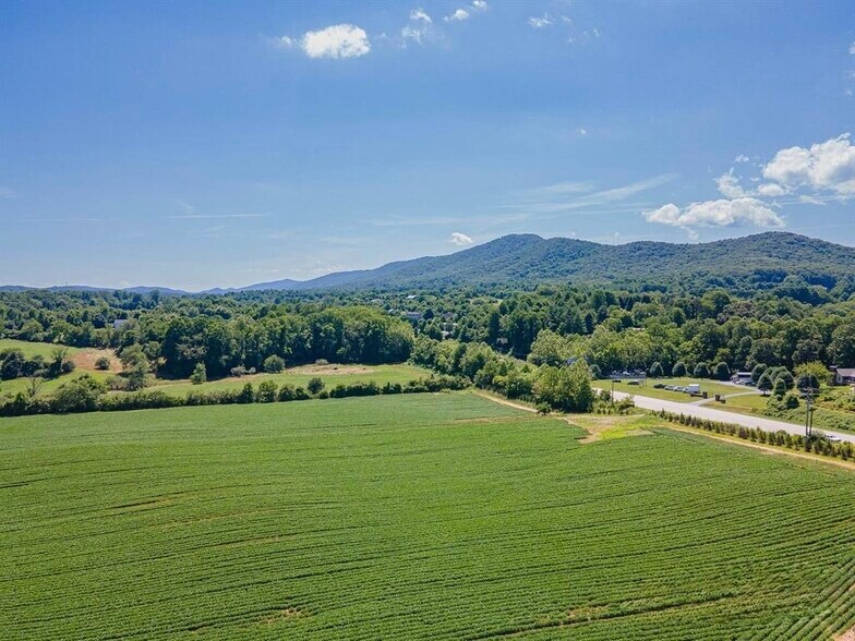 99999 Boylston Hwy, Mills River, NC à vendre - Photo principale – Image 1 sur 7