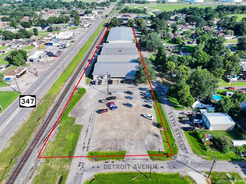 1050 Detroit Ave, Nederland, TX à louer - Photo de l’immeuble – Image 1 sur 23