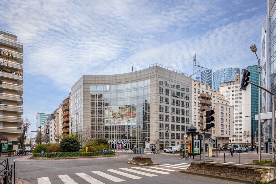 1 Place Victor Hugo, 92400 Courbevoie, Courbevoie à louer - Photo de l’immeuble – Image 2 sur 4