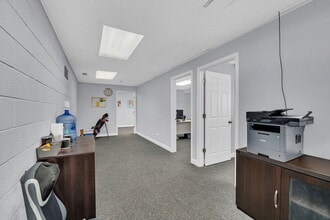 3S340 Rockwell St, Warrenville, IL à louer Photo intérieure– Image 2 sur 7