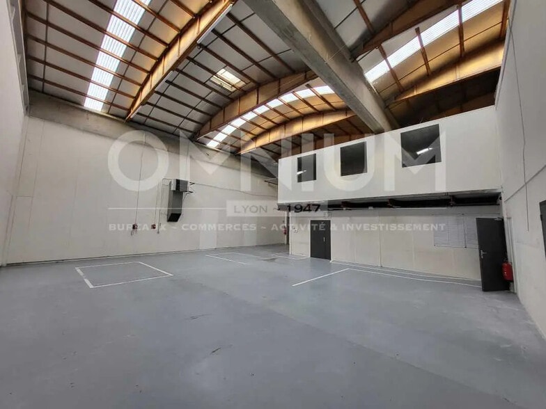 Local d’activités dans Dardilly à louer - Photo intérieure – Image 2 sur 9