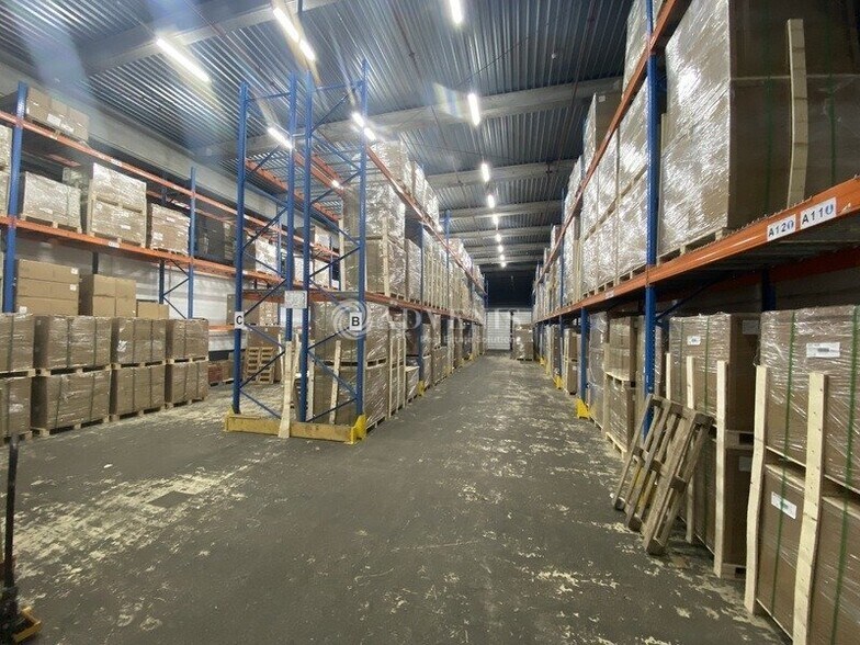Industriel/Logistique dans Maurepas à louer - Photo de l’immeuble – Image 3 sur 5