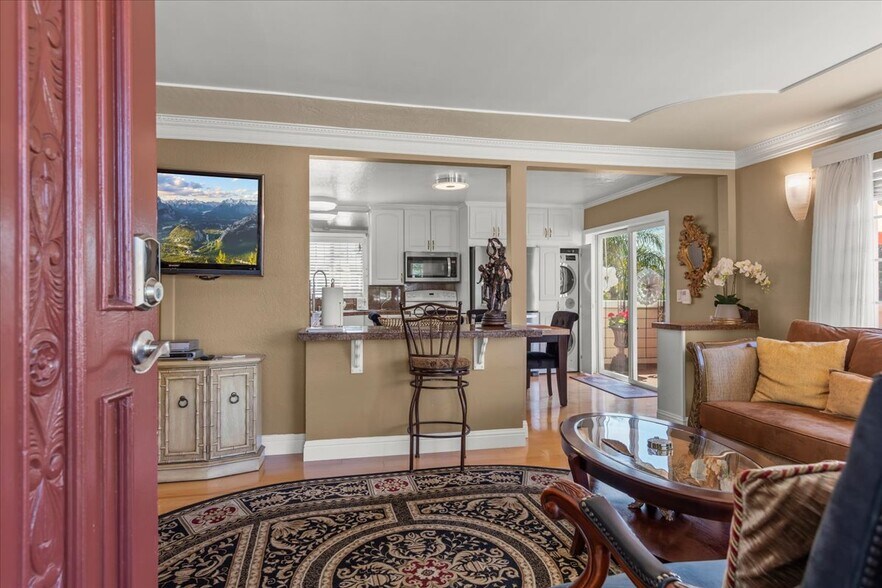 1176 Laurel St, San Carlos, CA à vendre - Photo de l’immeuble – Image 2 sur 22