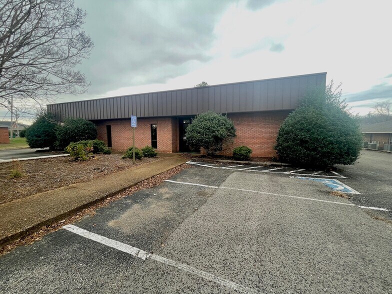 240 Carriage House Dr, Jackson, TN à louer - Photo principale – Image 1 sur 16