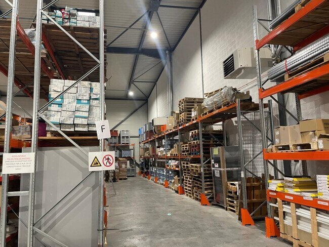 Plus de détails pour Bureau, Local d'activités à louer
