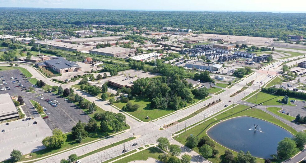 8900 N Arbon Dr, Brown Deer, WI à vendre - Aérien – Image 2 sur 3