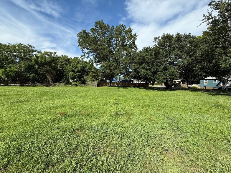 1904 Tino Ln, Violet, LA à vendre - Photo de l’immeuble – Image 2 sur 6