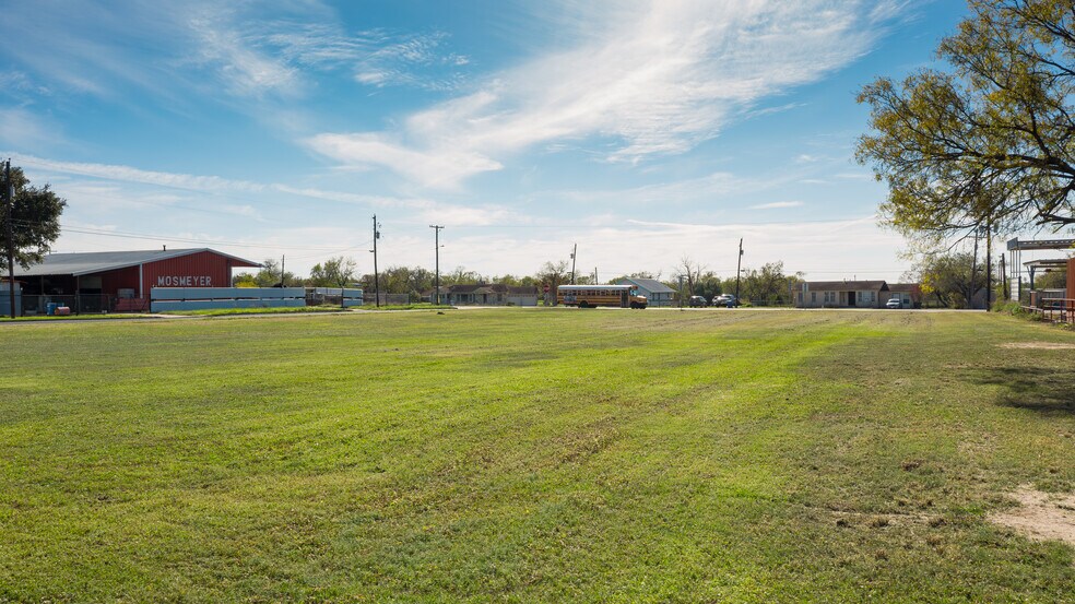 509 S Storts St, Poth, TX à vendre - Photo de l’immeuble – Image 2 sur 9