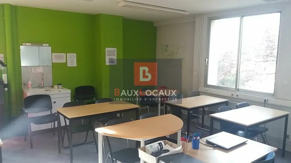 Bureau dans Nîmes à louer - Photo de l’immeuble – Image 3 sur 5