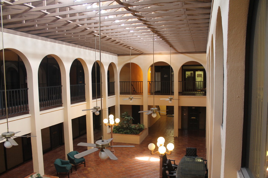 700 Paredes Ave, Brownsville, TX à louer - Photo de l’immeuble – Image 1 sur 3