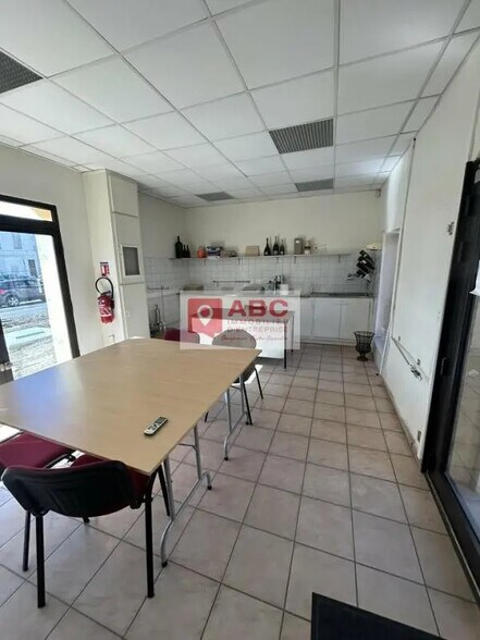 Local d'activités dans Béziers à vendre - Photo de l’immeuble – Image 3 sur 7