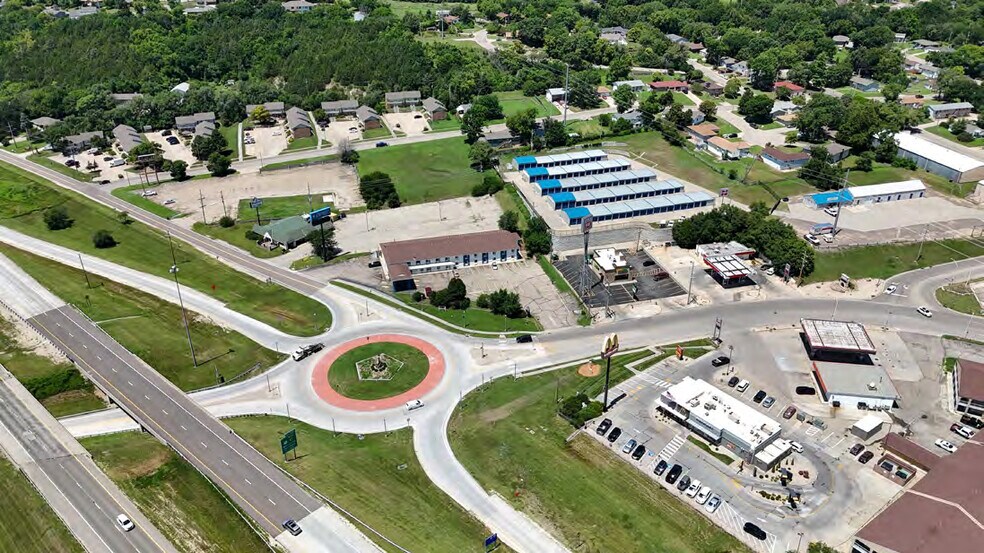 426 Goldenbelt Blvd, Junction City, KS à vendre - Photo de l’immeuble – Image 2 sur 2