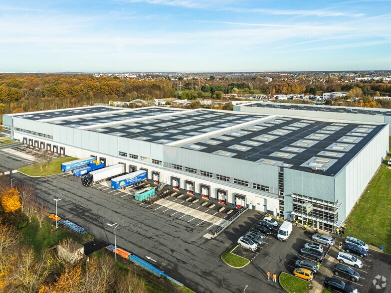 Industriel/Logistique dans Combs-la-Ville à louer - Photo de l’immeuble – Image 2 sur 3