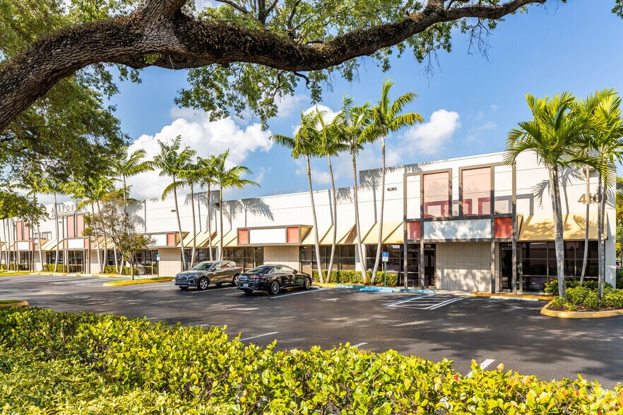 4101 Ravenswood Rd, Dania Beach, FL à louer - Photo principale – Image 1 sur 30