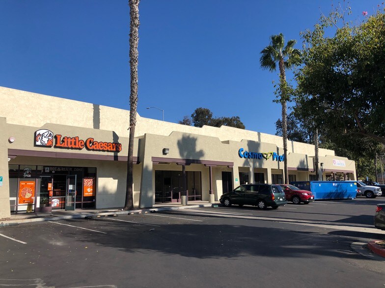 601-631 E San Ysidro Blvd, San Ysidro, CA à louer - Photo de l’immeuble – Image 2 sur 6