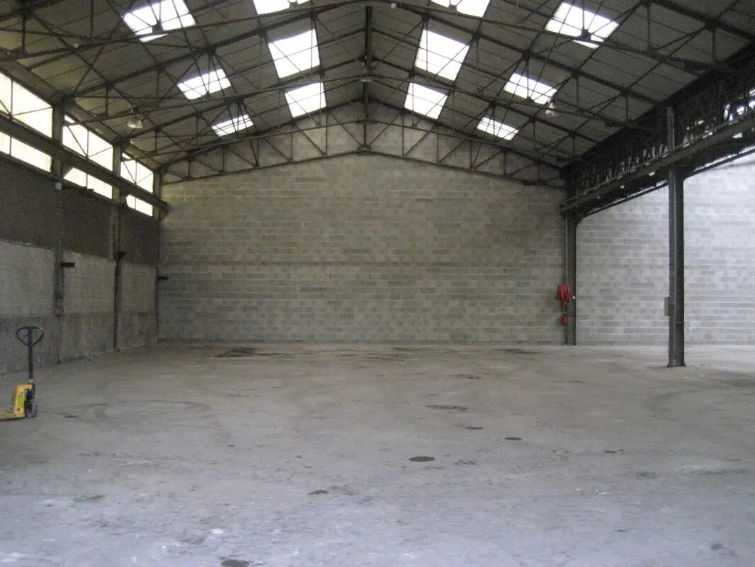 Local d’activités dans Blois à louer Photo de l’immeuble– Image 1 sur 3