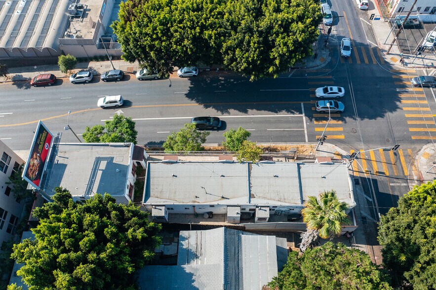 272 S Burlington Ave, Los Angeles, CA à vendre - Photo de l’immeuble – Image 3 sur 18