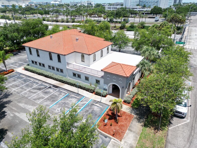 501 Dr Martin Luther King Jr St S, Saint Petersburg, FL à louer - Photo de l’immeuble – Image 1 sur 4